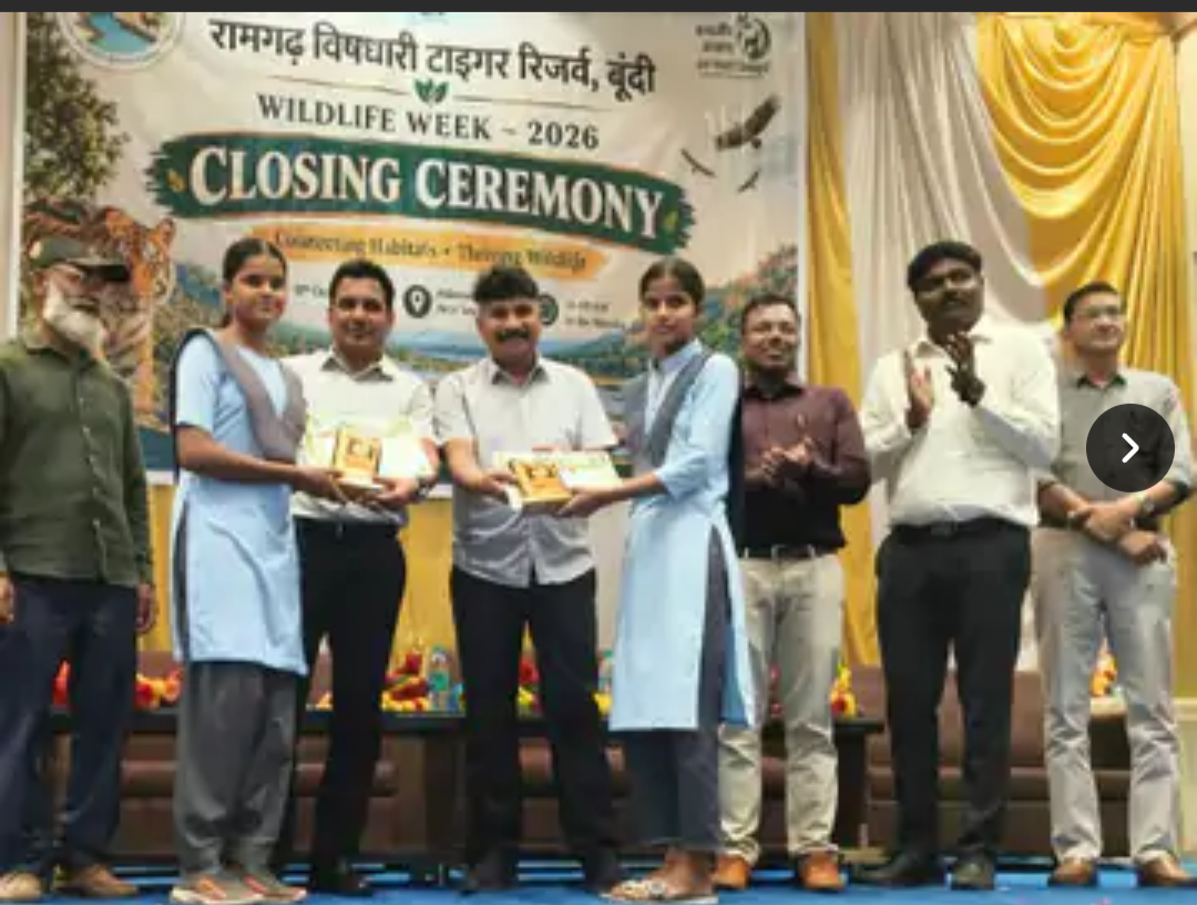 वन्यजीव चित्रकला प्रतियोगिता में गैंता स्कूल की छात्राएं सम्मानित:राधे जांगिड़ और रौनक बानो पहले स्थान पर रहीं, बूंदी में हुई थी प्रतियोगिता