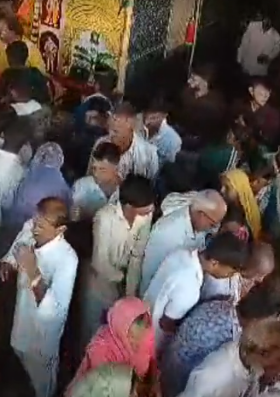 सांवरिया सेठ मंदिर में 3 श्रद्धालुओं की जेब कटी:बड़ानयागांव में अमावस्या पर 31,300 रुपए चोरी, बदमाश CCTV फुटेज में कैद