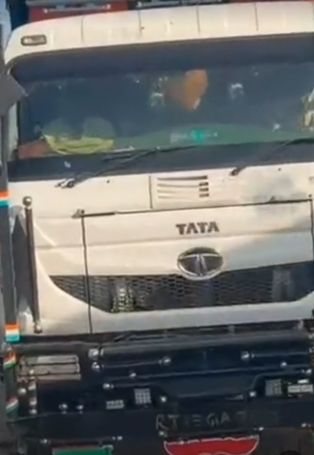 बजरी से भरा डंपर पकड़ा, 5.32 लाख का जुर्माना लगाया:बिना नंबर प्लेट के भी टोंक से कोटा आया; फर्जी रॉयल्टी के कागज भी मिले