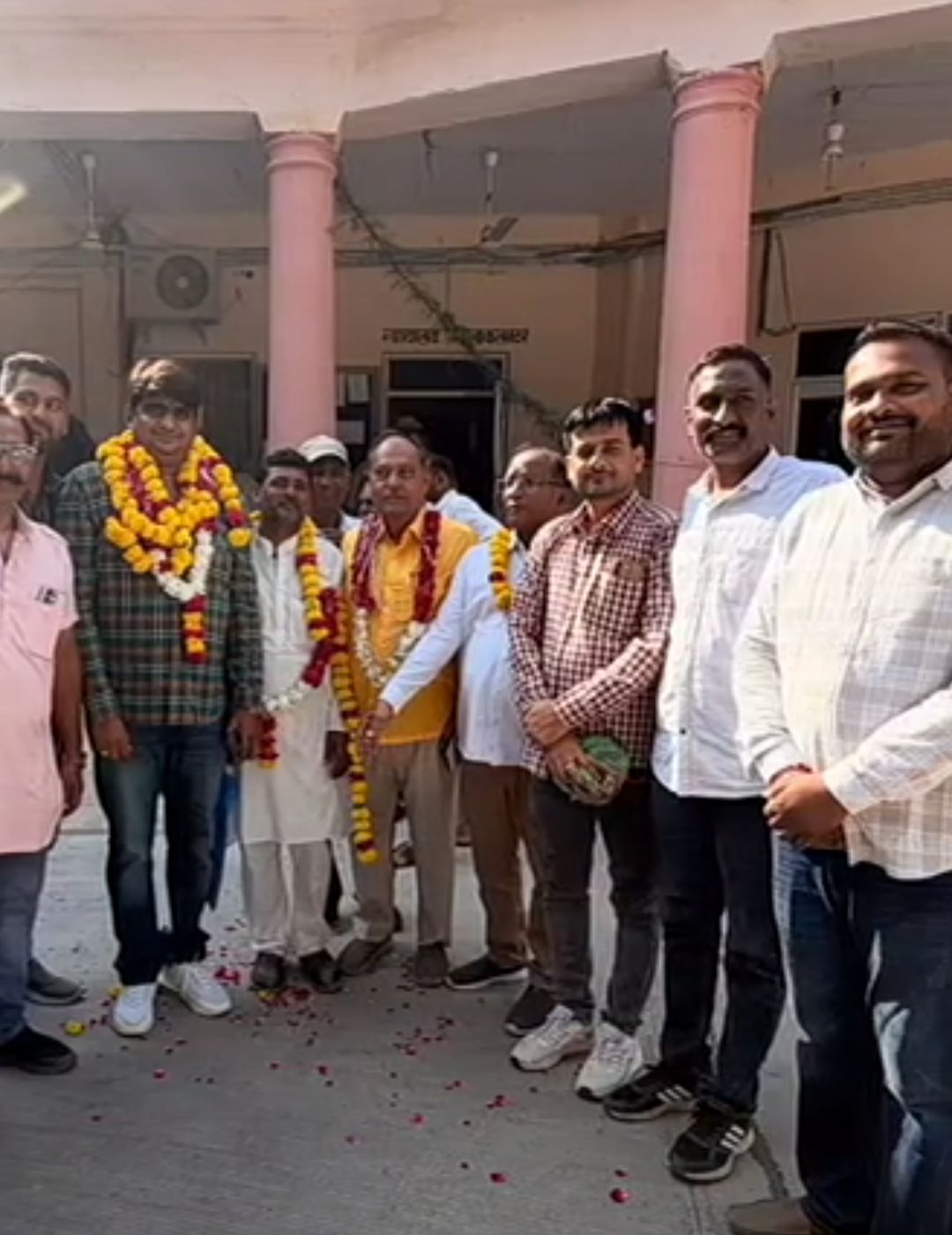 पूर्व मंत्री प्रभुलाल के बेटे मनीष सैनी चुनावी मैदान में:जिला परिषद वार्ड 20 से भरा नामांकन, कहा- विकास के मुद्दे पर चुनाव लड़ेंगे