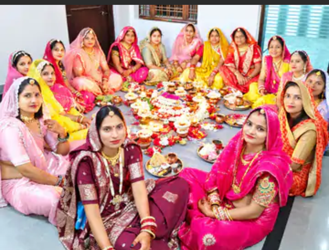 नमाना में सुहागिनों ने करवा चौथ का व्रत रखा:सामूहिक रूप से पूजन किया; पति की लंबी उम्र की कामना