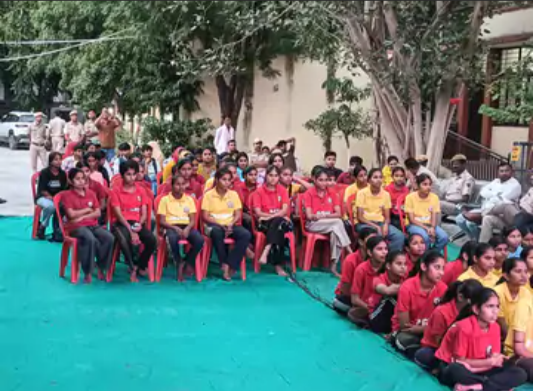 नैनवां थाने में एकता परेड का लाइव प्रसारण दिखाया:सरदार पटेल की 151वीं जयंती पर पुलिस अधिकारियों और गणमान्य लोगों ने राष्ट्रीय एकता की शपथ ली